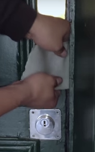 Serrurier Paris ouvre une porte